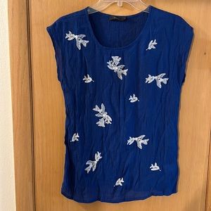 THML Women’s Gauzy Embroidered Top Blouse Lightweight Blue White Size Medium